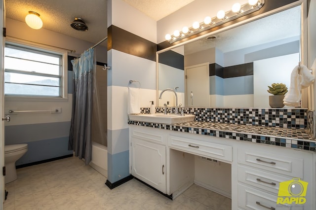 2720 Tanglewood Dr, San Angelo, TX 76904 - bathroom featuring tasteful backsplash, vanity, tile patterned floors, shower / bath combo with shower curtain, and toilet