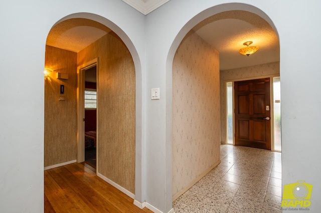 2720 Tanglewood Dr, San Angelo, TX 76904 - hall featuring arched walkways and baseboards