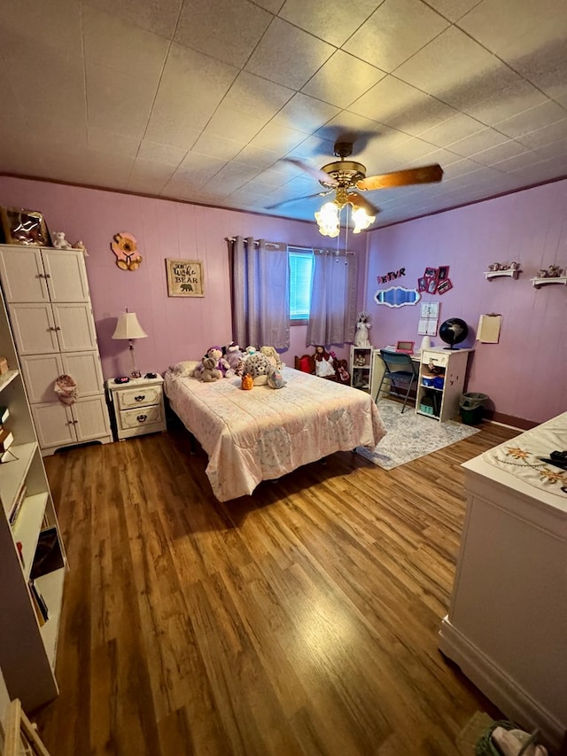 bedroom featuring dark hardwood / wood-style floors and ceiling fan