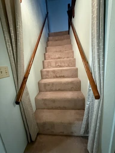 staircase featuring concrete floors