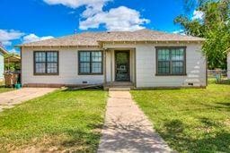 1246 E 20th St, San Angelo, TX 76903 - view of front of property with a front yard