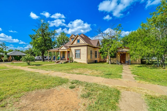 view of front of property featuring a porch and a front yard