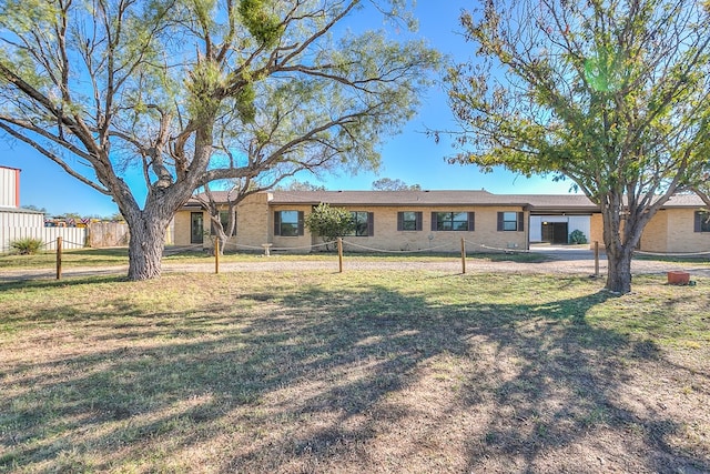 5438 S Loop 306, San Angelo, TX 76905 - view of front of house with fence, a carport, brick siding, and a front yard