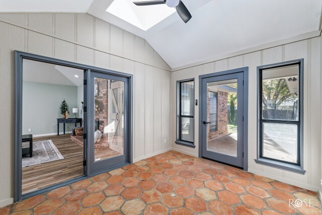 entryway featuring ceiling fan and vaulted ceiling with skylight