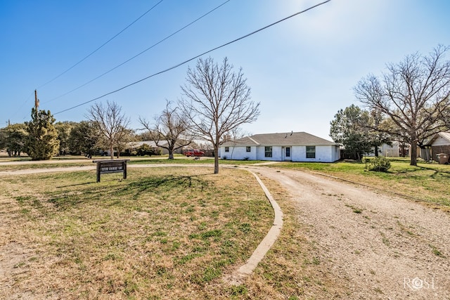 single story home featuring a front yard