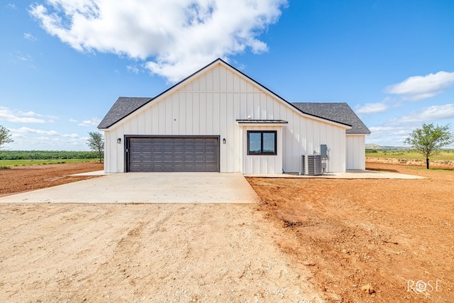 9401 Collett Rd, Robert Lee, TX 76945 - view of front of property with roof with shingles, board and batten siding, dirt driveway, and a garage