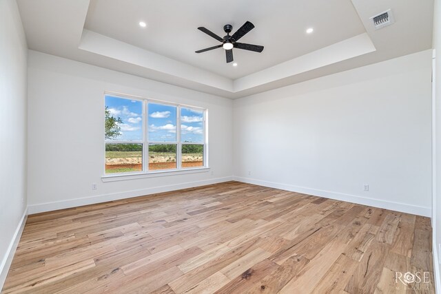 9401 Collett Rd, Robert Lee, TX 76945 - empty room featuring a raised ceiling, light wood-style floors, ceiling fan, and recessed lighting