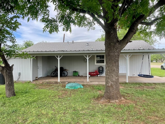 201 N Franklin St, Bronte, TX 76933 - rear view of property with a yard and a patio area