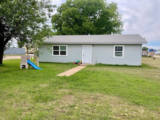 201 N Franklin St, Bronte, TX 76933 - ranch-style home with a front lawn