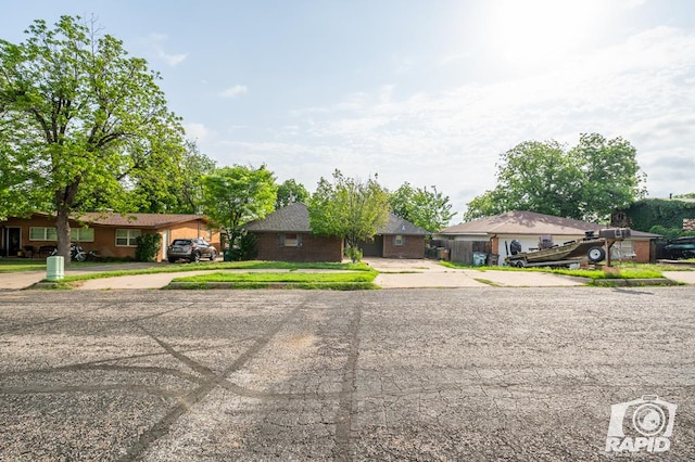 ranch-style home featuring concrete driveway
