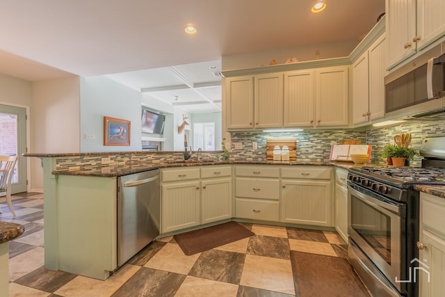 3067 Champions Cir, San Angelo, TX 76904 - kitchen with stainless steel appliances, decorative backsplash, a peninsula, coffered ceiling, and recessed lighting