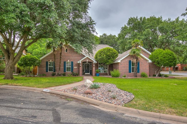 5413 Bent Oak Ct, San Angelo, TX 76904 - view of front facade with a front yard and brick siding