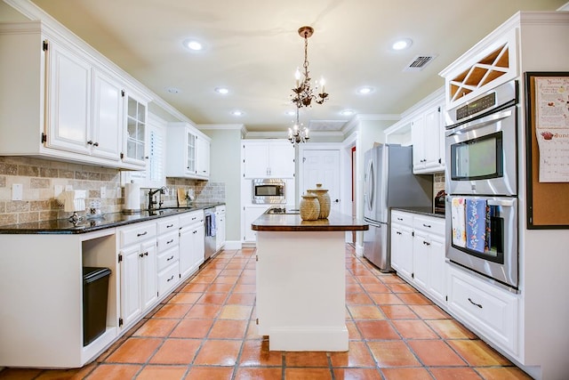 5413 Bent Oak Ct, San Angelo, TX 76904 - kitchen with stainless steel appliances, a center island, a chandelier, crown molding, and tasteful backsplash