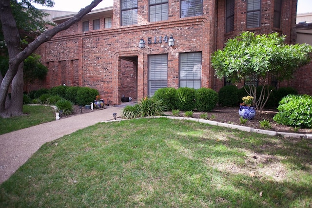 5114 Fairway Dr, San Angelo, TX 76904 - entrance to property featuring brick siding and a yard