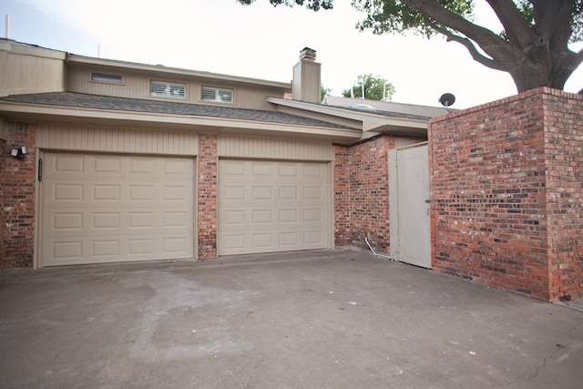 5114 Fairway Dr, San Angelo, TX 76904 - garage featuring asphalt driveway