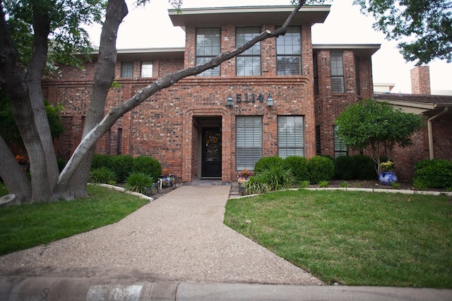 5114 Fairway Dr, San Angelo, TX 76904 - view of front facade with brick siding and a front lawn