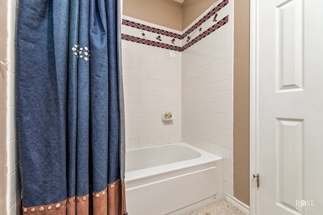 full bathroom featuring shower / bathtub combination with curtain and baseboards