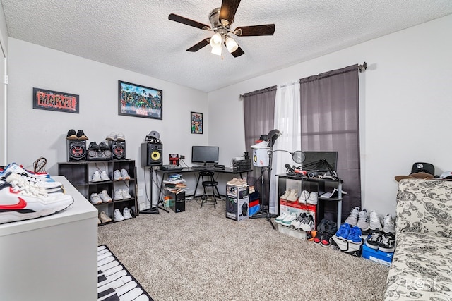 interior space featuring carpet flooring, a ceiling fan, and a textured ceiling