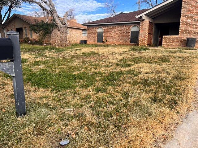 view of yard with central AC