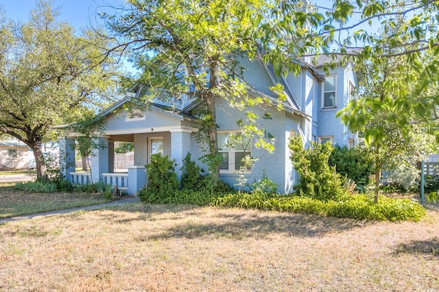 view of front of house with a front yard