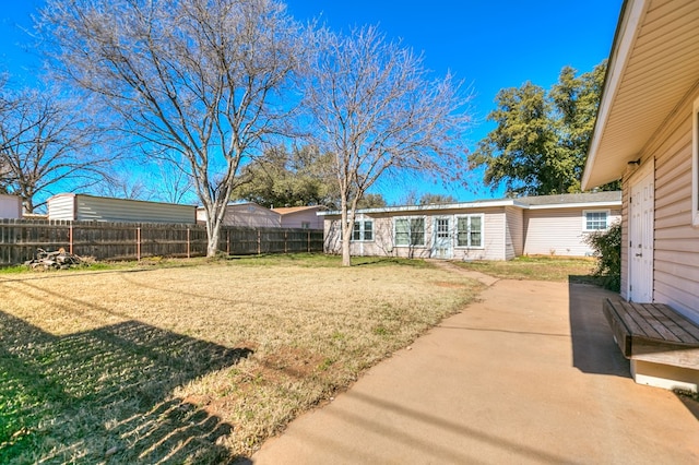 view of yard featuring a patio