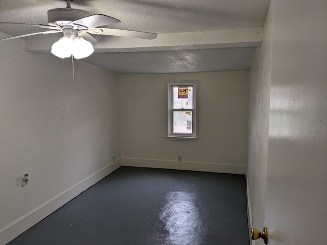 empty room featuring ceiling fan