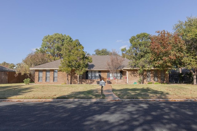 single story home with a front lawn