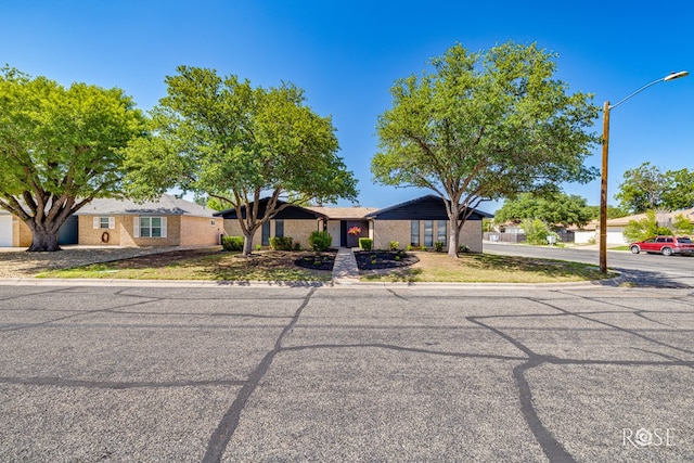 1702 Parkview Dr, San Angelo, TX 76904 - view of front of property