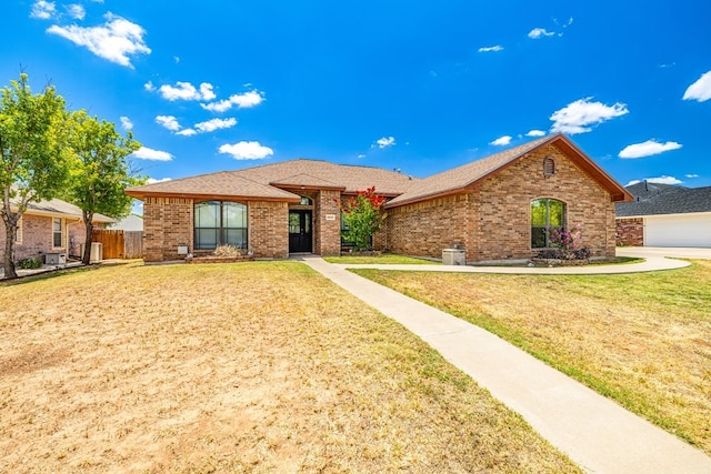 view of front of house featuring a front yard