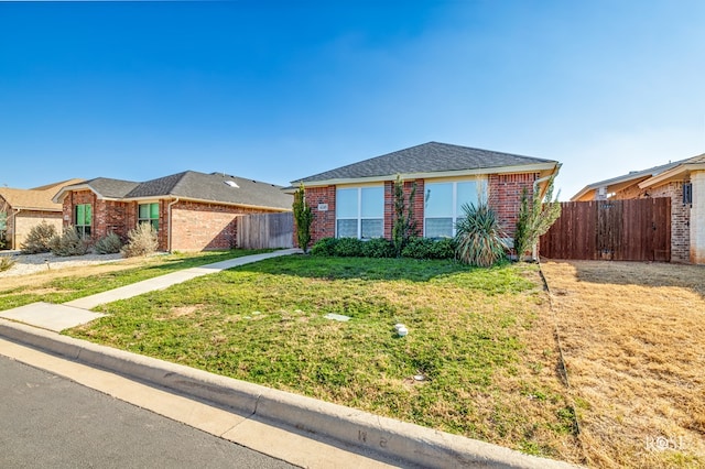 ranch-style house featuring a front yard