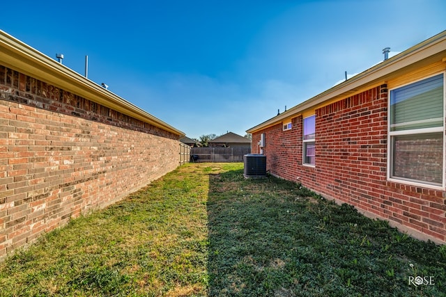 view of yard featuring cooling unit