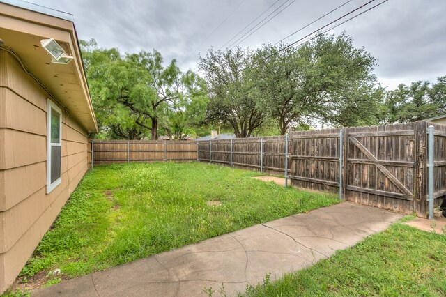 2526 Harvard Ave, San Angelo, TX 76904 - view of yard with a gate