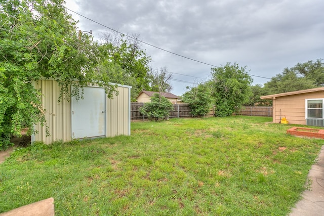 2526 Harvard Ave, San Angelo, TX 76904 - view of yard featuring a shed and an outdoor structure