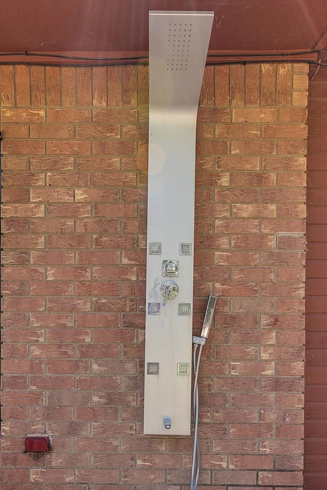 2458 Fishermans Rd, San Angelo, TX 76904 - exterior view of brick wall
