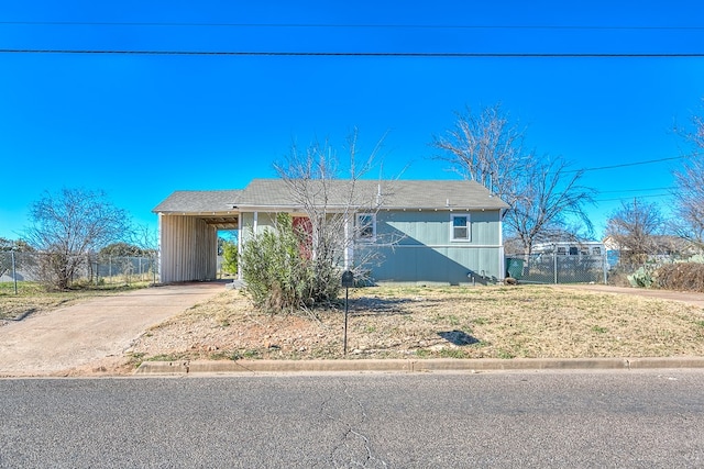 view of front of property featuring a carport