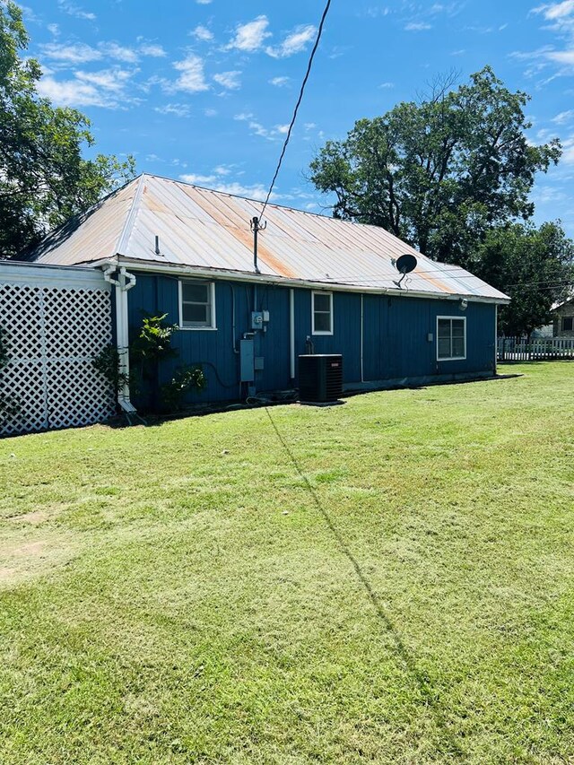 810 N 11th St, Junction, TX 76849 - photo 14