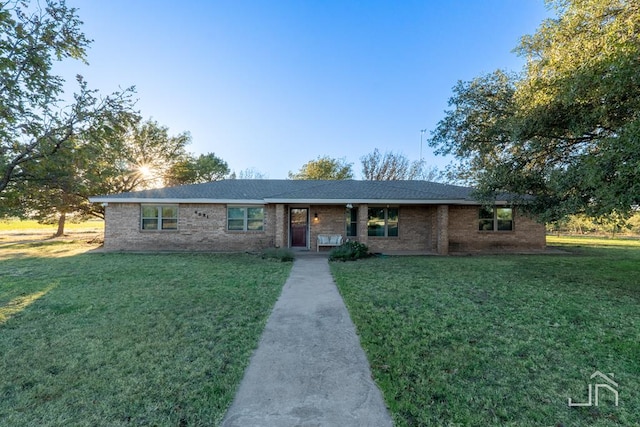 single story home featuring a front yard