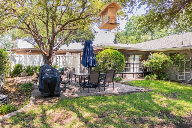 5213 Green Valley Trl, San Angelo, TX 76904 - view of yard with a patio