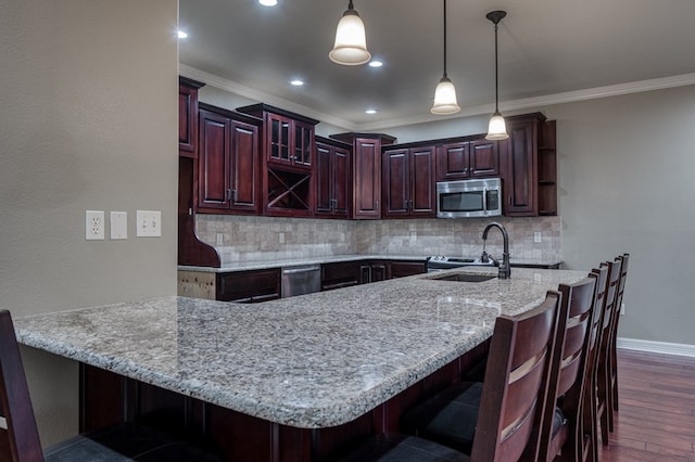 kitchen with sink, decorative backsplash, and kitchen peninsula