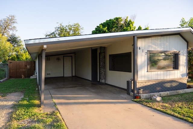 417 E 47th St, San Angelo, TX 76903 - view of front facade with driveway and a carport