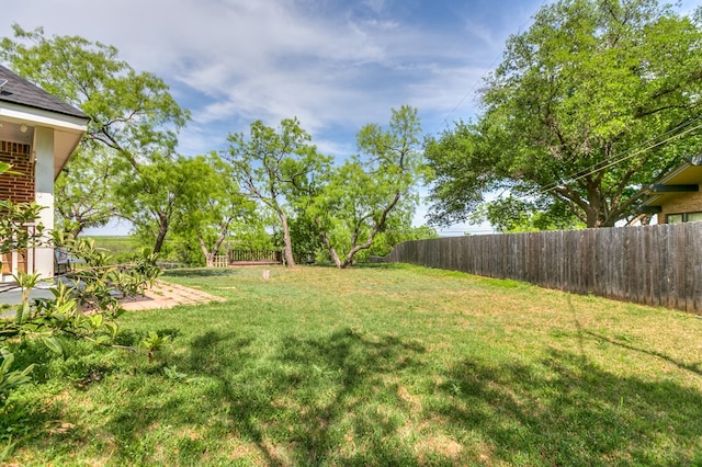 view of yard featuring a fenced backyard