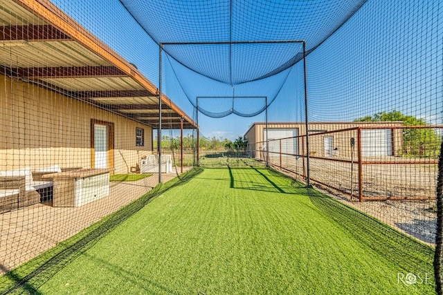 view of yard featuring an outbuilding