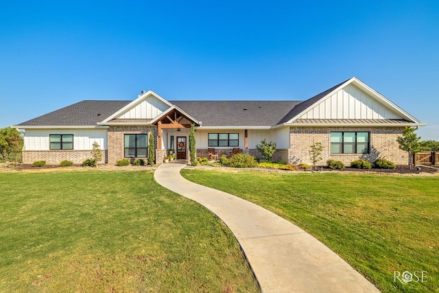 craftsman house with a front lawn