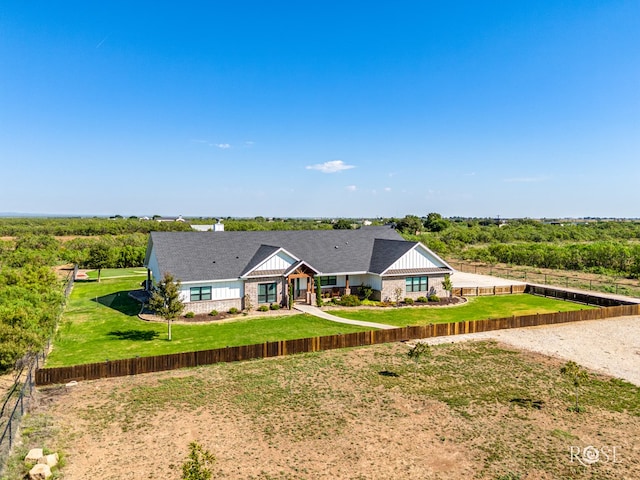 single story home featuring a front yard