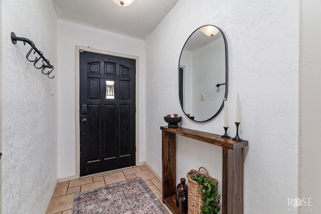 140 Van Zandt St, San Angelo, TX 76905 - entryway with a textured wall and baseboards