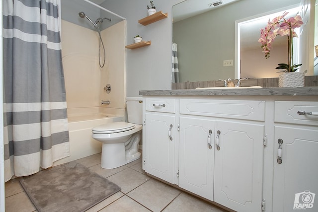 140 Van Zandt St, San Angelo, TX 76905 - full bath featuring tile patterned floors, toilet, vanity, and shower / bathtub combination with curtain