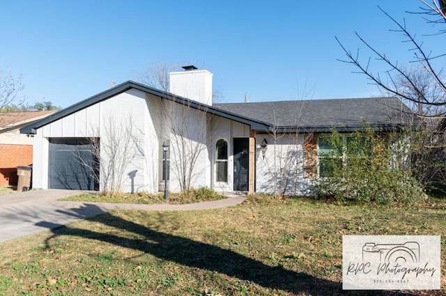 view of front of home with a garage and a front yard