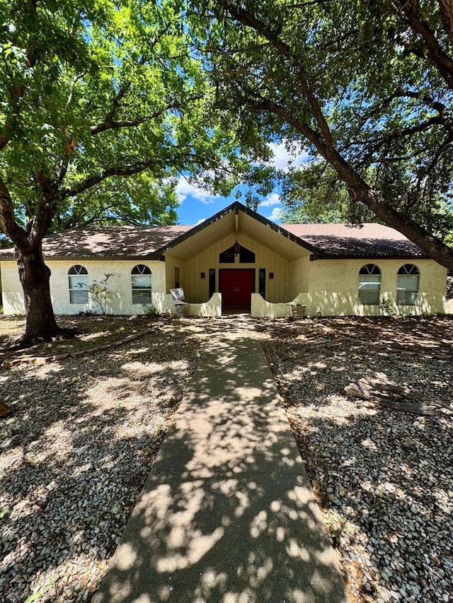 5214 Green Valley Trl, San Angelo, TX 76904 - view of front of house with board and batten siding and driveway