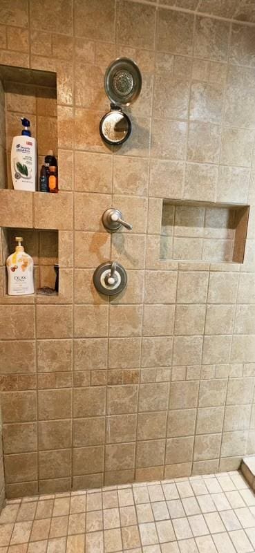 1210 Elizabeth St, Rankin, TX 79778 - full bath featuring a tile shower