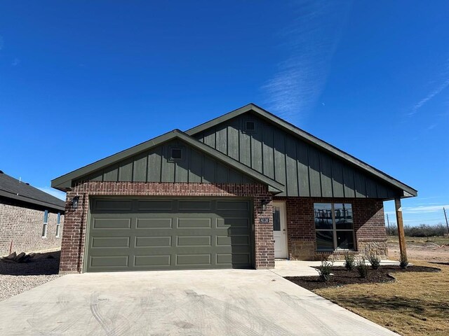 view of front facade with a garage